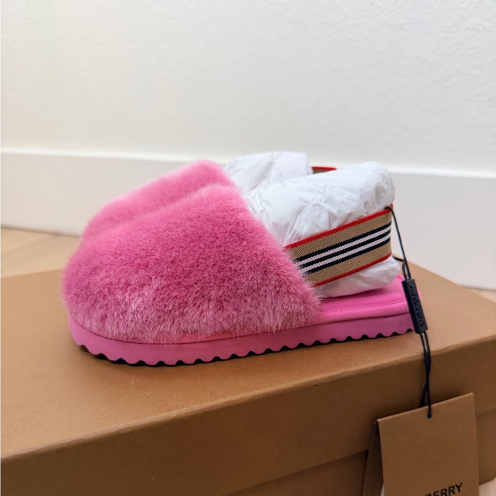 NEW ✨ BURBERRY Girl’s Litherton Faux Fur Icon Stripe Slides | SOLD OUT STYLE
